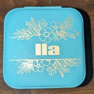 Brand new jewelry/ring box personalized with Ila